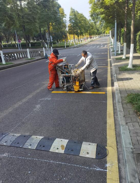 2020年12月17日，萬州區人大，萬州區政協停車庫停車場地標線由重慶渝超物業管理有限公司承接并順利完成，并取得甲方領導一致好評